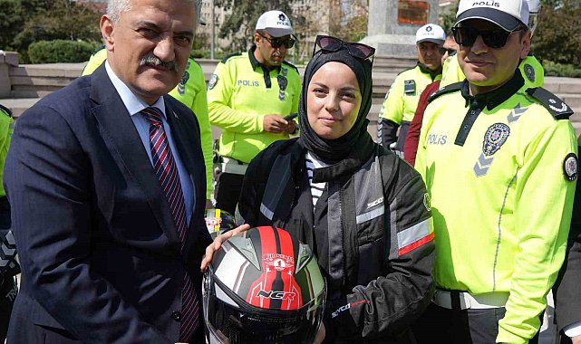 Kırıkkale'de motosiklet sürücülerine kask hediye edildi
