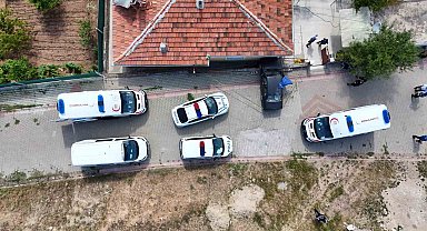 Kırıkkale'de otomobil eve çarptı: Kalp krizi geçiren sürücü hayatını kaybetti