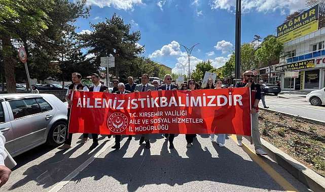 Kırşehir'de "Aile Yılı İçin Kortej Yürüyüşü ve Aile Festivali Düzenlendi