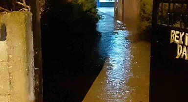 Kırşehir'de sağanak yağış sele neden oldu