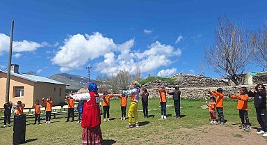 Kızılay Ağrı Şubesi, öğrencilere sağlıklı beslenme ve egzersiz bilinci kazandırıyor