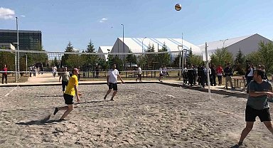 KMÜ'de plaj voleybolu heyecanı yaşandı