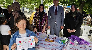 Kocaeli Gölcüklü çocuklar elleriyle annelerine hediye yaptı