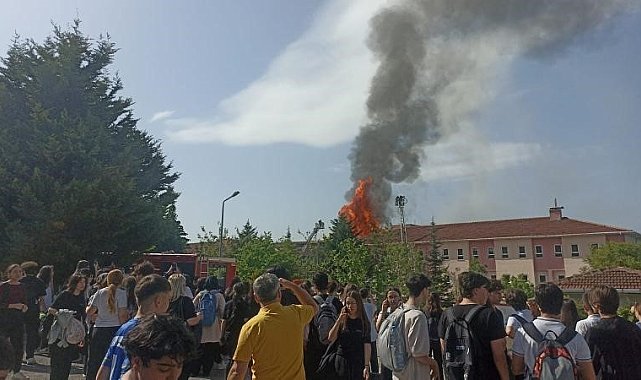 Kocaeli'de fen lisesi yanıyor, öğrenciler tahliye ediliyor