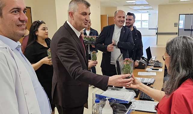 Kocaeli'de Başkan Sezer'den hemşirelere sürpriz kutlama