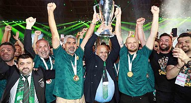 Kocaelispor, 38 maçın 21'ini kazanarak şampiyon oldu