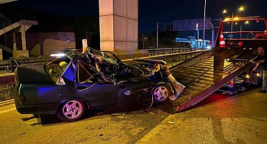 Kontrolden çıkan otomobil önce tıra sonra bariyerlere çarptı: 1 ağır yaralı