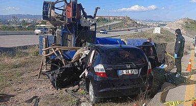 Kontrolden çıkan otomobil sondaj makinesine çarptı: Anne ve oğlu hayatını kaybetti