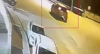 Kontrolden çıkıp park halindeki araçlara çarpan sürücü kayıplara karıştı