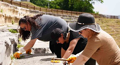 Konuralp Antik Tiyatrosu'nda gönüllü seferberliği