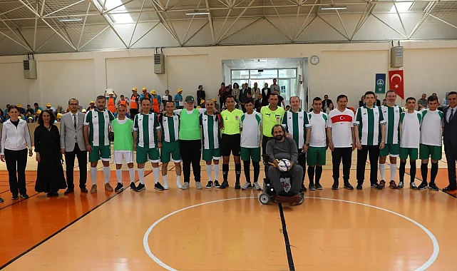 Konya Karatay'da özel öğrenciler futsalda ter döktü