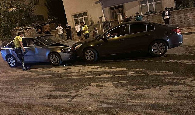 Konya'da iki ayrı kazada 6 kişi yaralandı