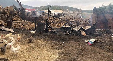 Konya'da yangında bir ev ve ahır kül oldu