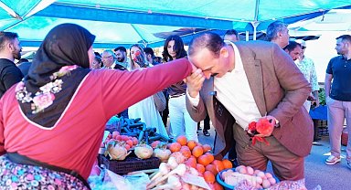 Konyaaltı Belediyesi Çiftçiler Günü'nde 'Üretici Pazarı' kurdu