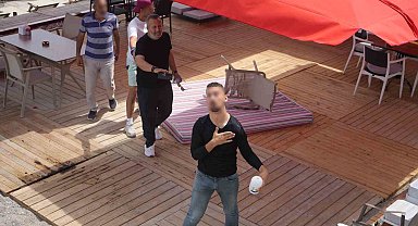 Konyaaltı Sahili'nde kaçak yapılar sökülüyor