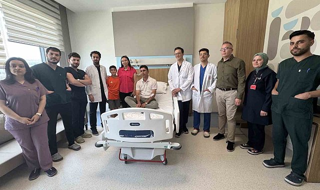 Kopan kulak memesi süpermikrocerrahi ile yerine dikildi