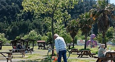 Köpeğin park keyfi görenlere tebessüm ettirdi