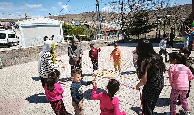 Koruma altındaki çocuklar ile köy okulu öğrencileri arasında şölen tadında etkinlik