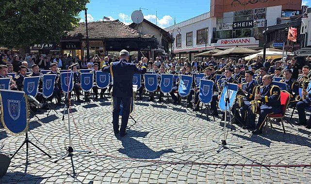 Kosova'da 19 Mayıs coşkusu: Türk Hava Kuvvetleri Komutanlığı Bandosu konser verdi