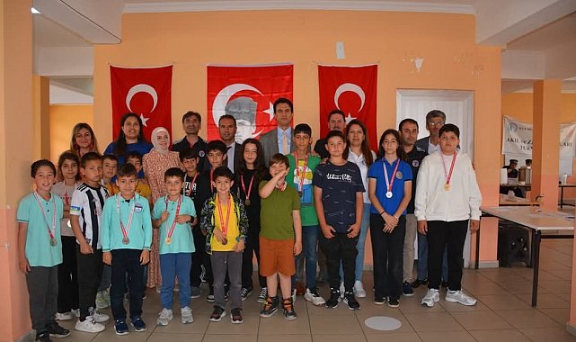 Köyceğiz'de Mavi Yeşil Okullar Projesi Satranç Turnuvası tamamlandı
