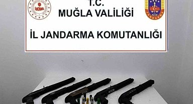 Köyceğiz'de ruhsatsız pompalı tüfekler ele geçirildi