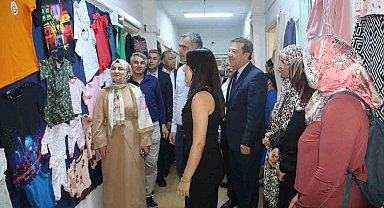 Kozan'da kadınların el emekleri sergilendi