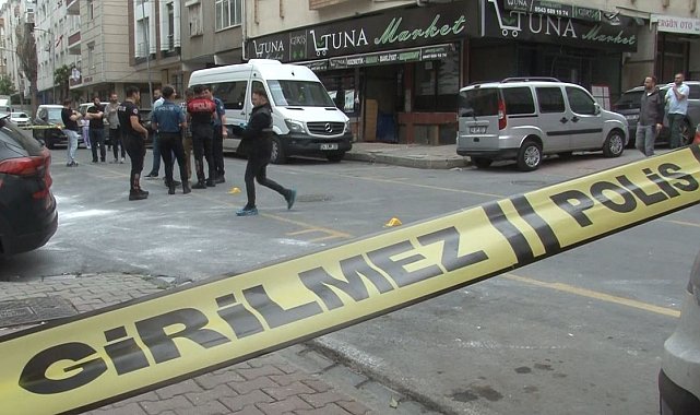Küçükçekmece'de akli dengesi yerinde olmayan şahıs polise saldırınca ayağından vurularak gözaltına alındı
