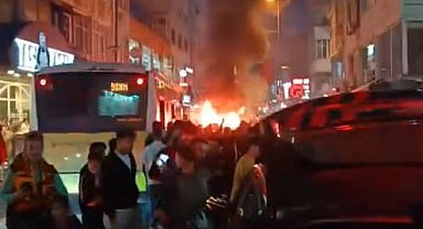 Küçükçekmece'de havai fişekli kutlamada yangın çıktı, araç küle döndü