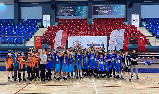 Küçükler futsal şampiyonları belli oldu