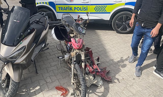Kula'da otomobil ile motosiklet çarpıştı: 1 yaralı