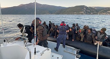 Kuşadası açıklarında 42 düzensiz göçmen kurtarıldı