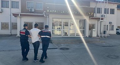 Kuşadası JASAT'tan sahilde operasyon: Aranan şahıs güneşlenirken yakalandı