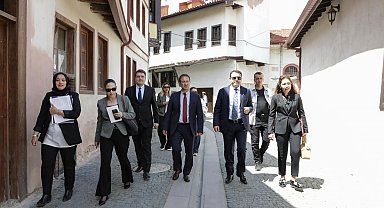 Kütahya'da 'Pekmez Pazarı Sokak Sağlıklaştırma Projesi' yerinde incelendi