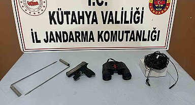 Kütahya'da jandarmadan kaçak kazı operasyonu: 2 şüpheli gözaltına alındı