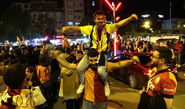 Kütahya'daki kutlamalara Fenerbahçeli taraftar da katıldı