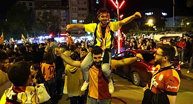 Kütahya'daki kutlamalara Fenerbahçeli taraftar da katıldı