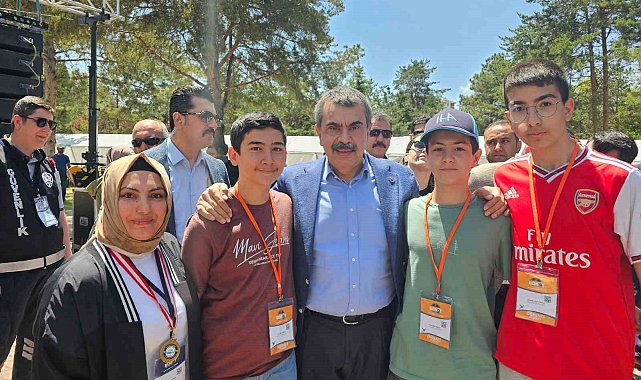 Kütahyalı öğrenci, Uluslararası MEB Robot Yarışması'nda İHA Mini Dron Kategorisinde dünya şampiyonu oldu