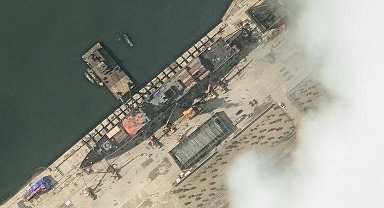 Kuzey Kore'de savaş gemisini denize indirme töreninde yaşanan kazayla ilgili 3 yetkiliye gözaltı