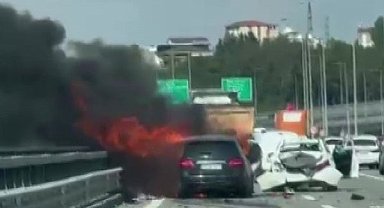 Kuzey Marmara Otoyolu'nda zincirleme kaza sonrası 2 araç yandı