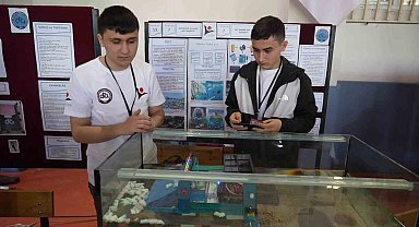 Lise öğrencilerinden denizde müsilaj ve atık toplayan deniz aracı