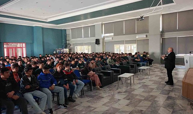 Liseli gençlere yönelik 'Aile ve Mahremiyet' semineri gerçekleştirildi