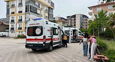 Liseli kızların sosyal medya kavgasını ayırmak için araya giren 2 kız bıçaklandı