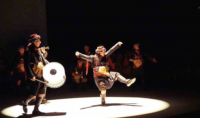 Maarif Orkestrası ve Halk Dansları Topluluğu, Bornova'da sanatseverlerle buluştu