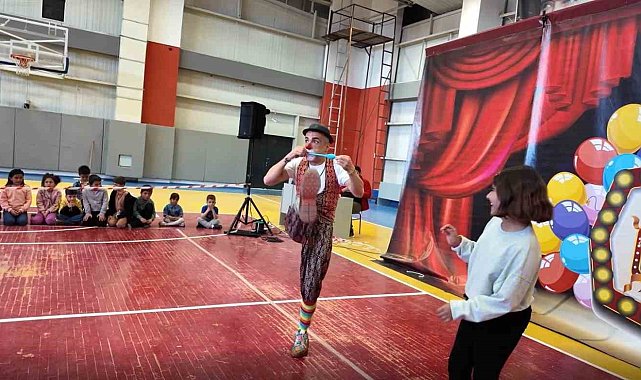 Madagaskar sirki Erciş'te nefes kesti