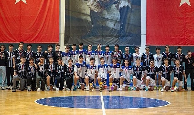 Magic Hands Spor Kulübü, U18 2. Küme Ligi'nde üç takımıyla dereceye girdi
