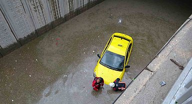 Malatya sağanak yağışa teslim: Yollar göle döndü
