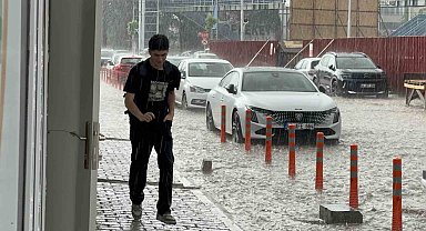 Malatya'da sağanak yağış hayatı felç etti