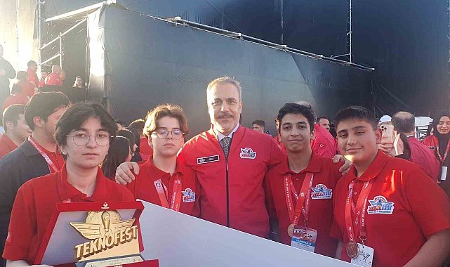 Malatyalı öğrenciler Teknofest 2025 Kıbrıs Finalleri'nden Türkiye Şampiyonu olarak döndü