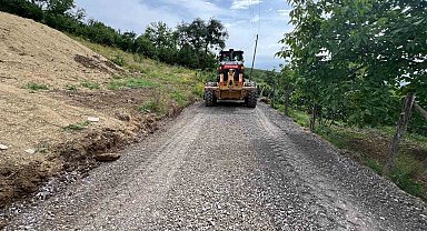 Malzemeli yol bakım çalışmaları sürüyor