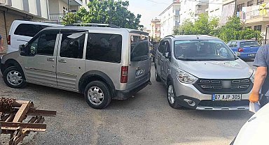 Manavgat'ta hafif ticari araç ile otomobil çarpıştı: 1 yaralı